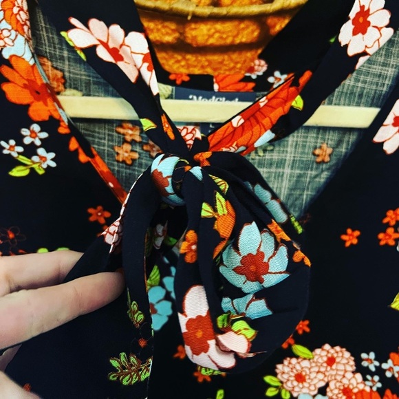 🧡 NWT MODCLOTH DAISY RETRO STYLE FLORAL BOW SECRETARY NECK BLOUSE TOP SHIRT L - Picture 6 of 9
